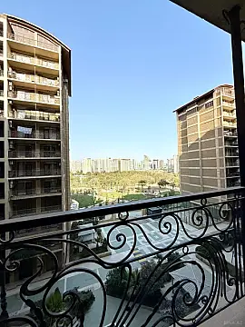 Satılır 4 otaqlı mənzil 150 m²