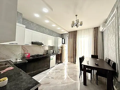 Satılır 4 otaqlı mənzil 150 m²