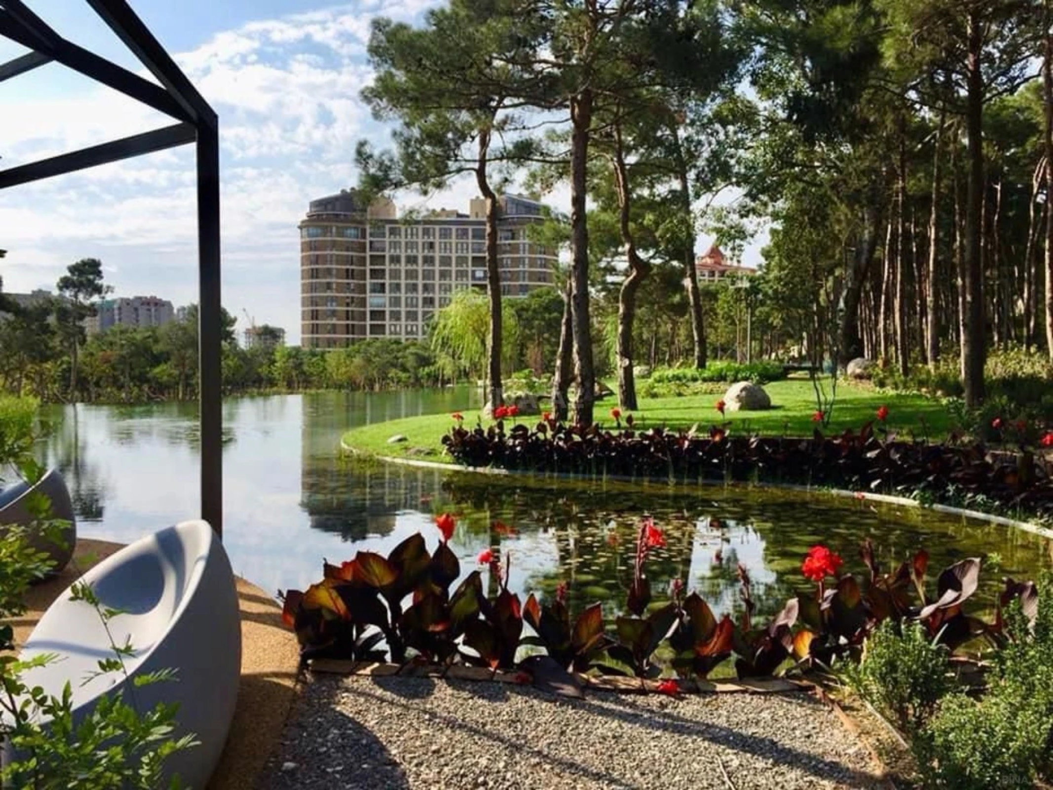 Satılır 4 otaqlı mənzil 150 m²