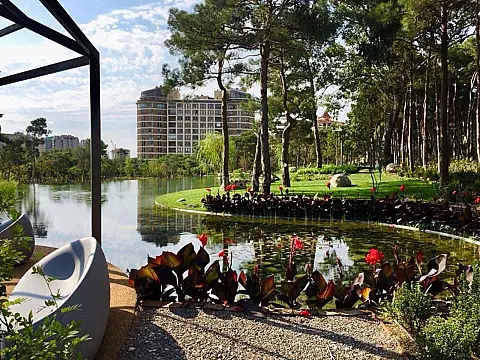 Satılır 4 otaqlı mənzil 150 m²