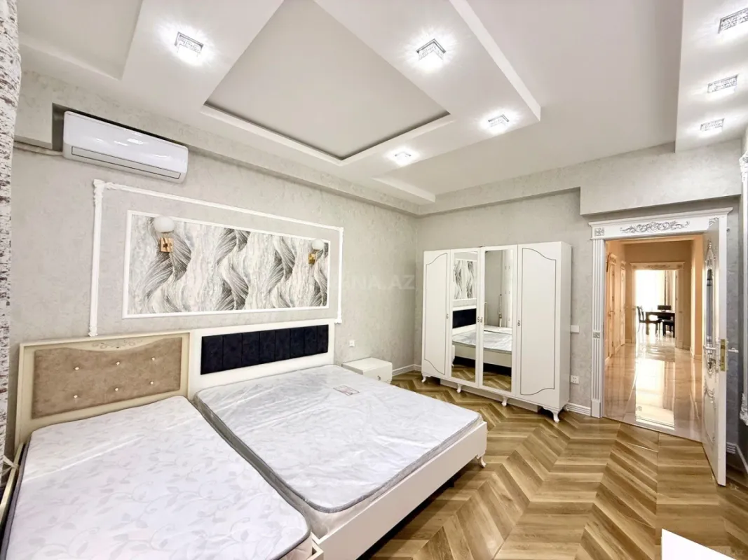 Satılır 4 otaqlı mənzil 150 m²