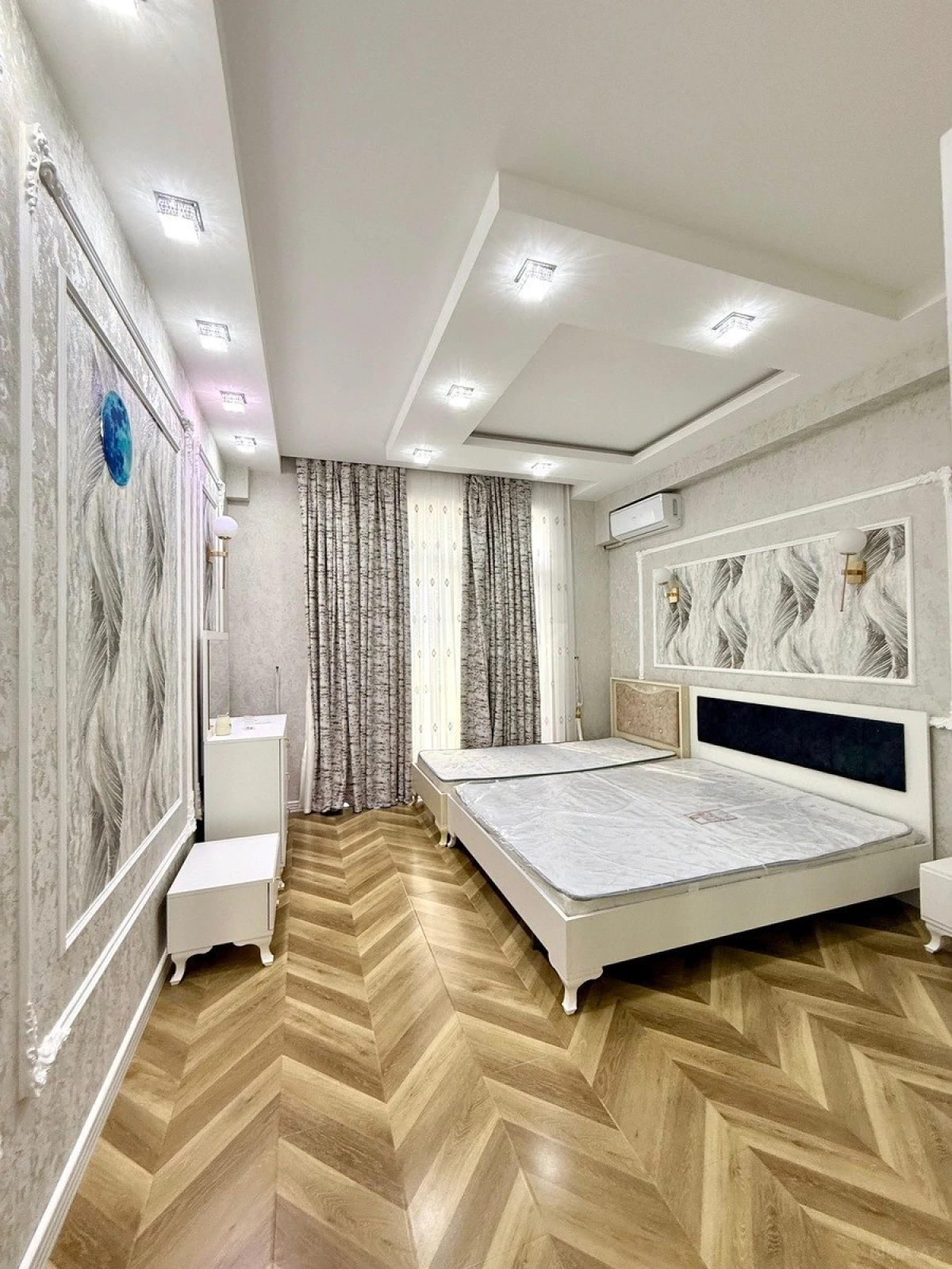 Satılır 4 otaqlı mənzil 150 m²