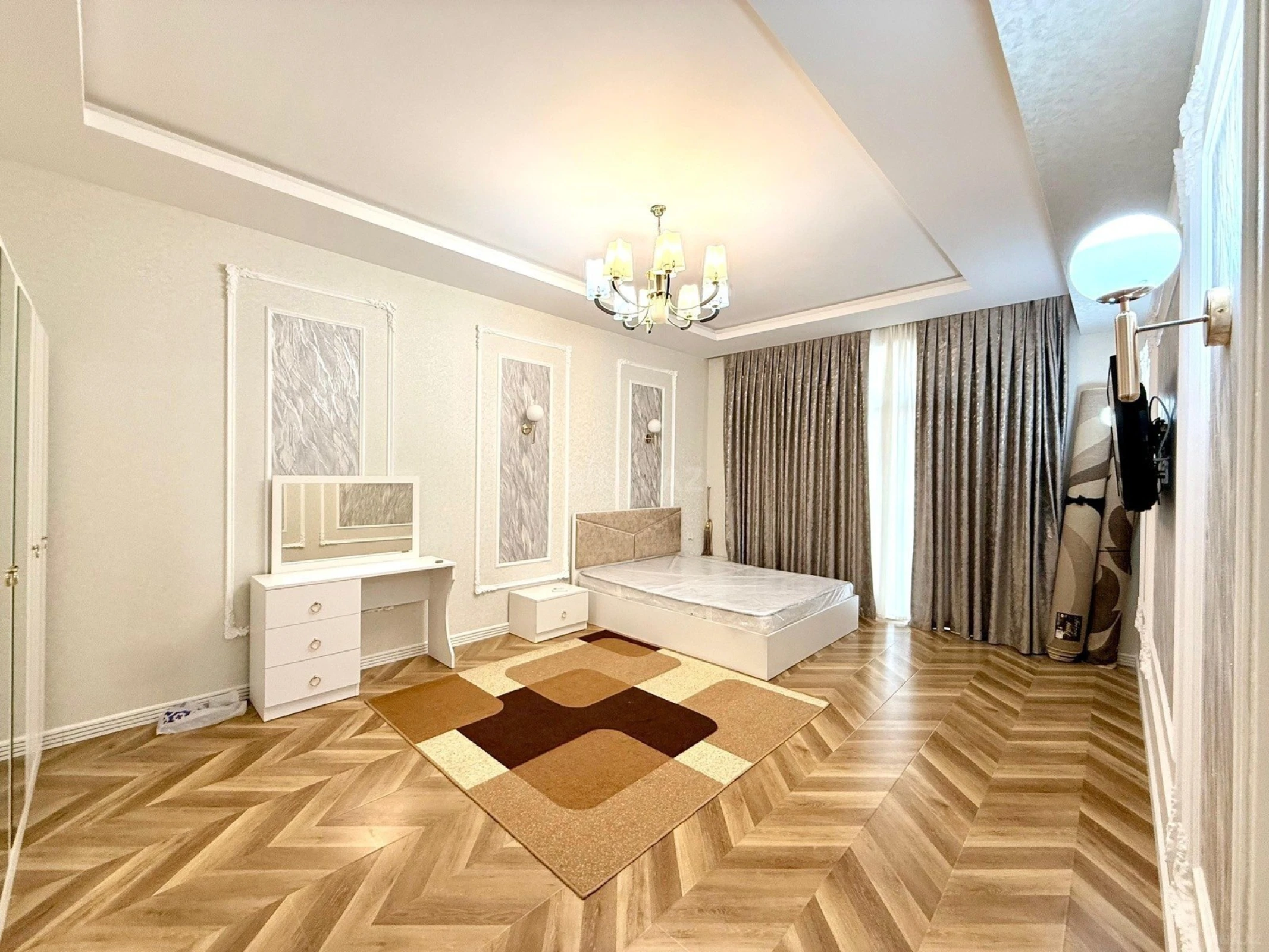 Satılır 4 otaqlı mənzil 150 m²