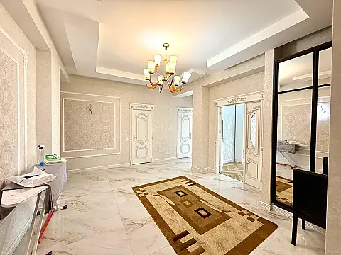 Satılır 4 otaqlı mənzil 150 m²