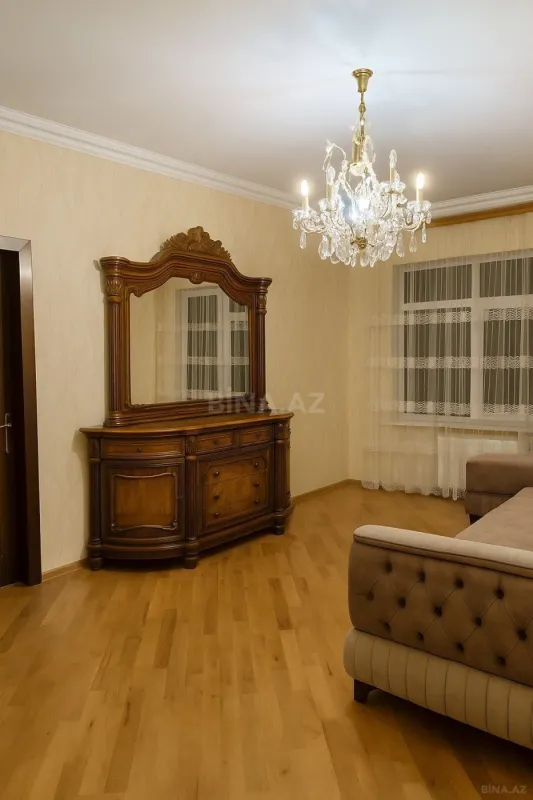 Satılır 5 otaqlı mənzil 120 m²