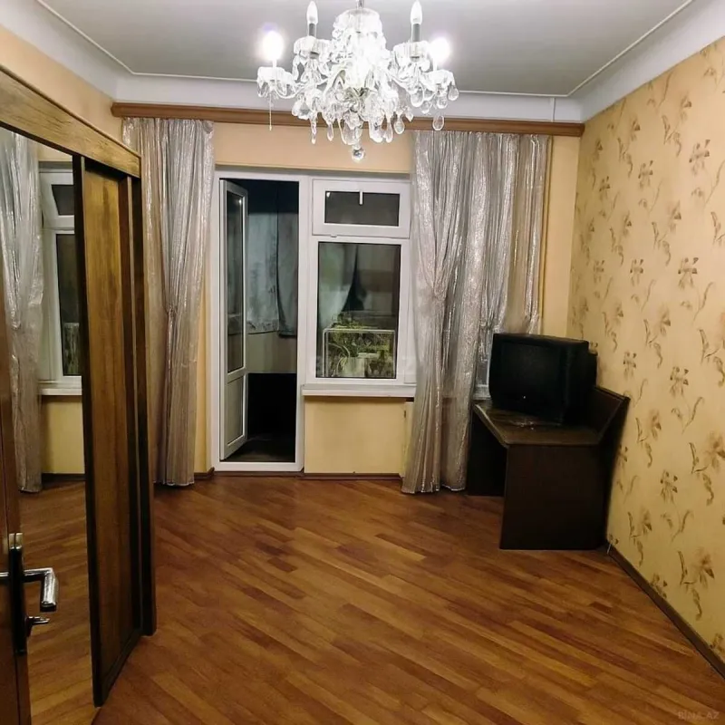 Satılır 5 otaqlı mənzil 120 m²