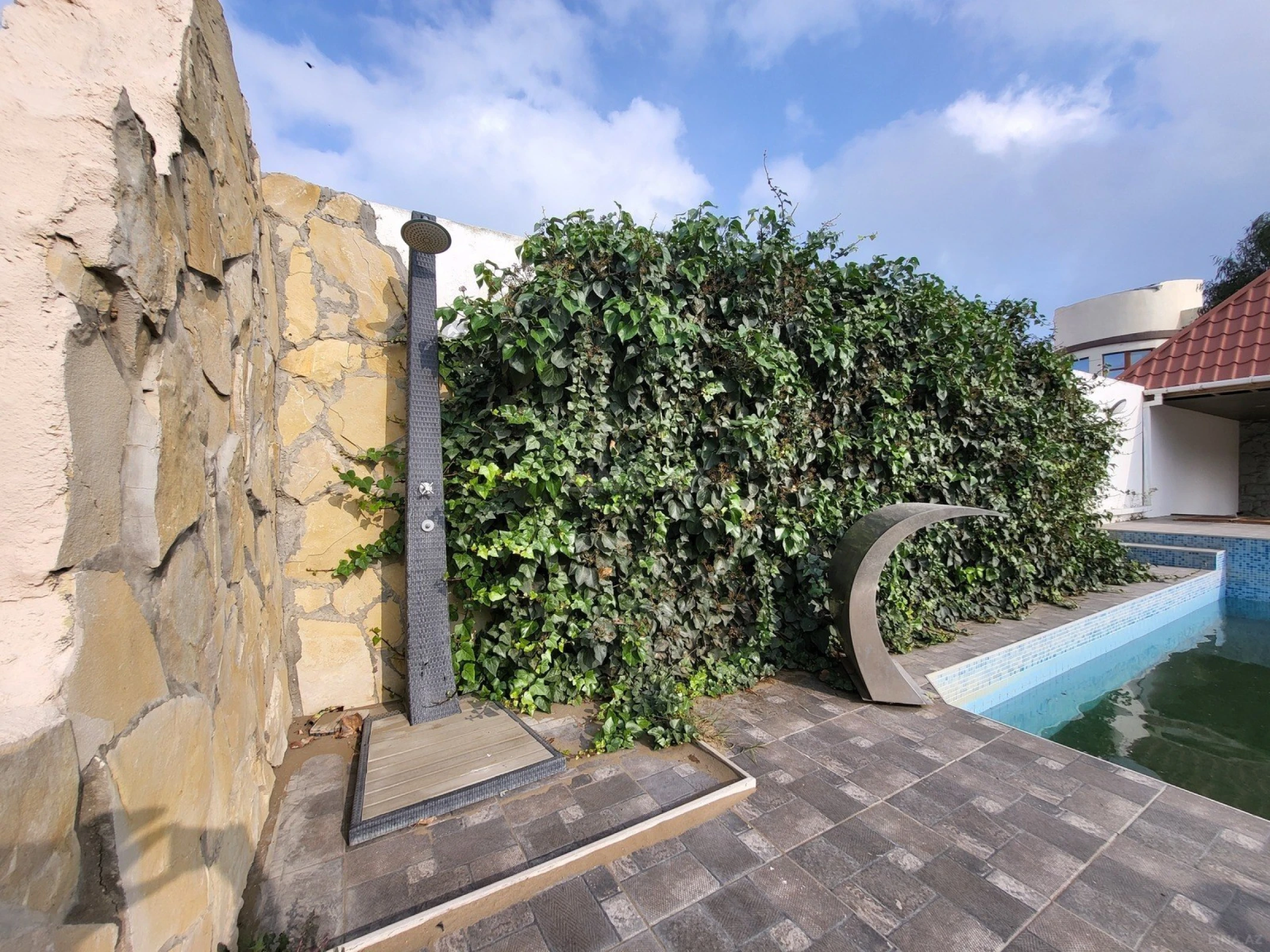 Satılır 4 otaqlı həyət evi 220 m²