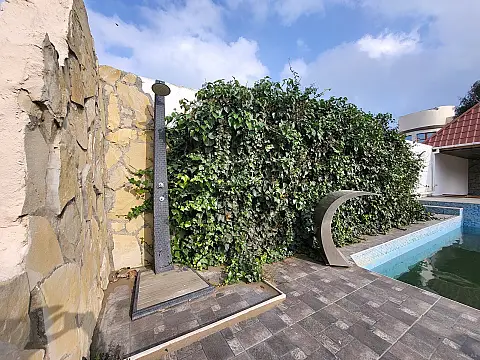 Satılır 4 otaqlı həyət evi 220 m²