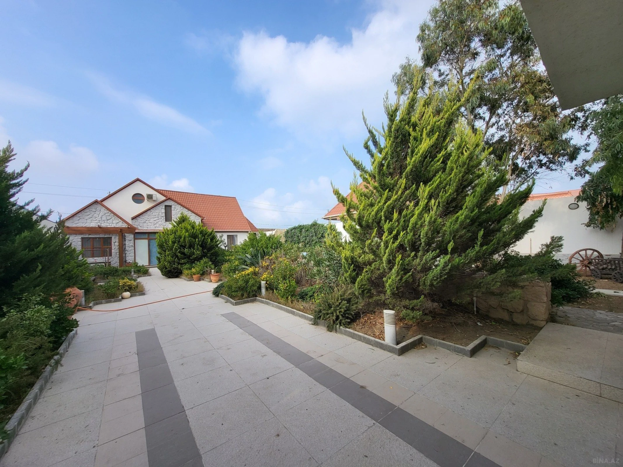 Satılır 4 otaqlı həyət evi 220 m²