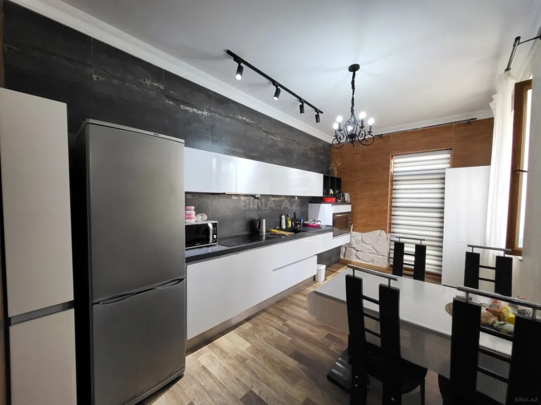 Satılır 4 otaqlı həyət evi 220 m²