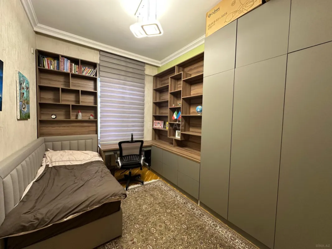 Satılır 4 otaqlı mənzil 135 m²