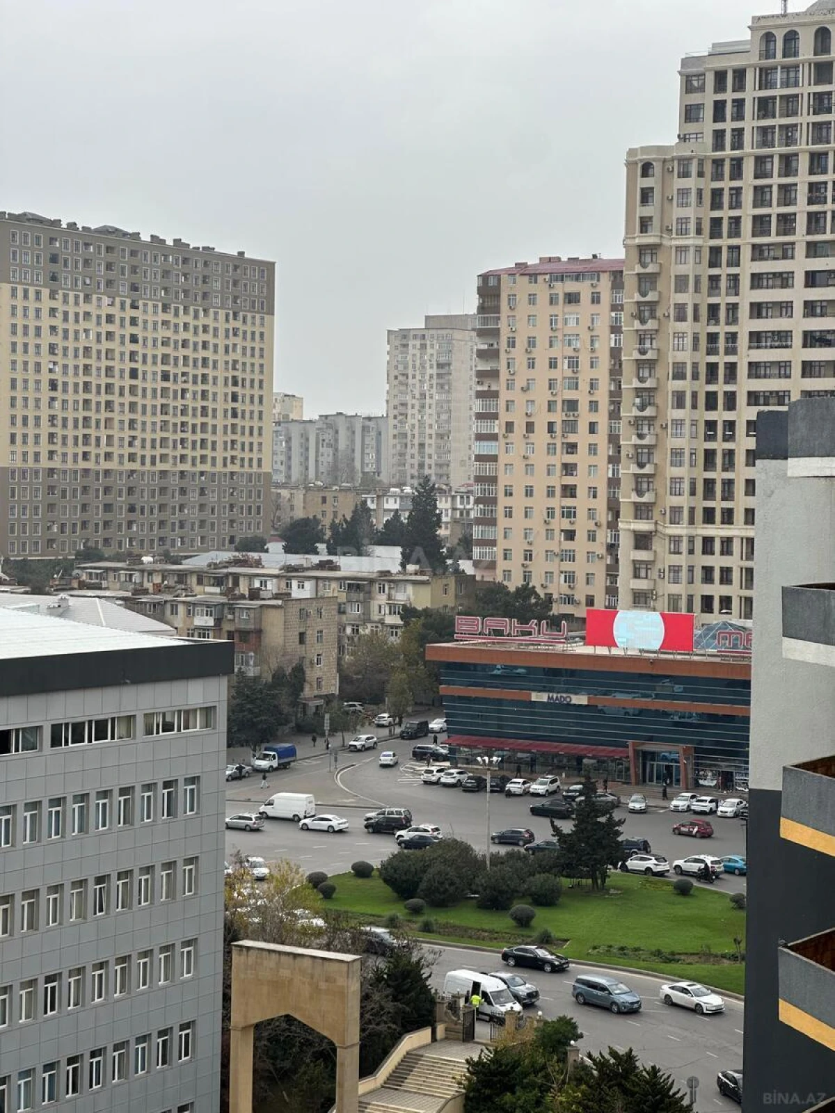 Satılır 4 otaqlı mənzil 135 m²