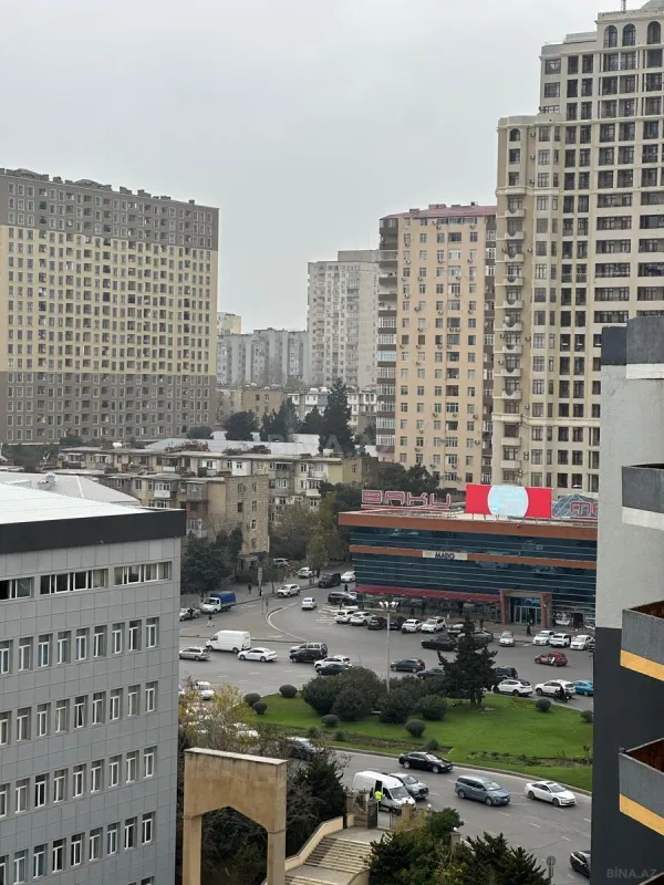 Satılır 4 otaqlı mənzil 135 m²