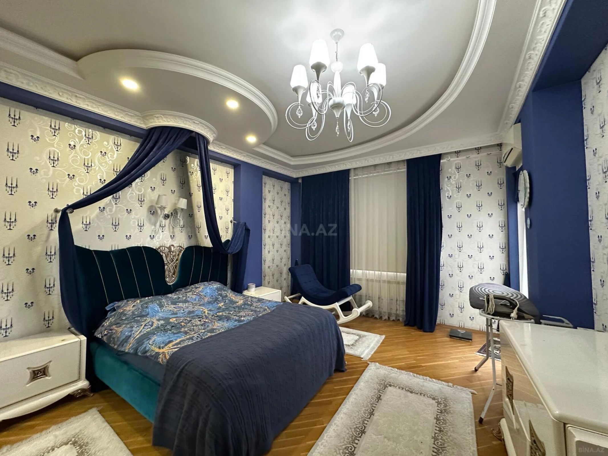 Satılır 4 otaqlı mənzil 135 m²