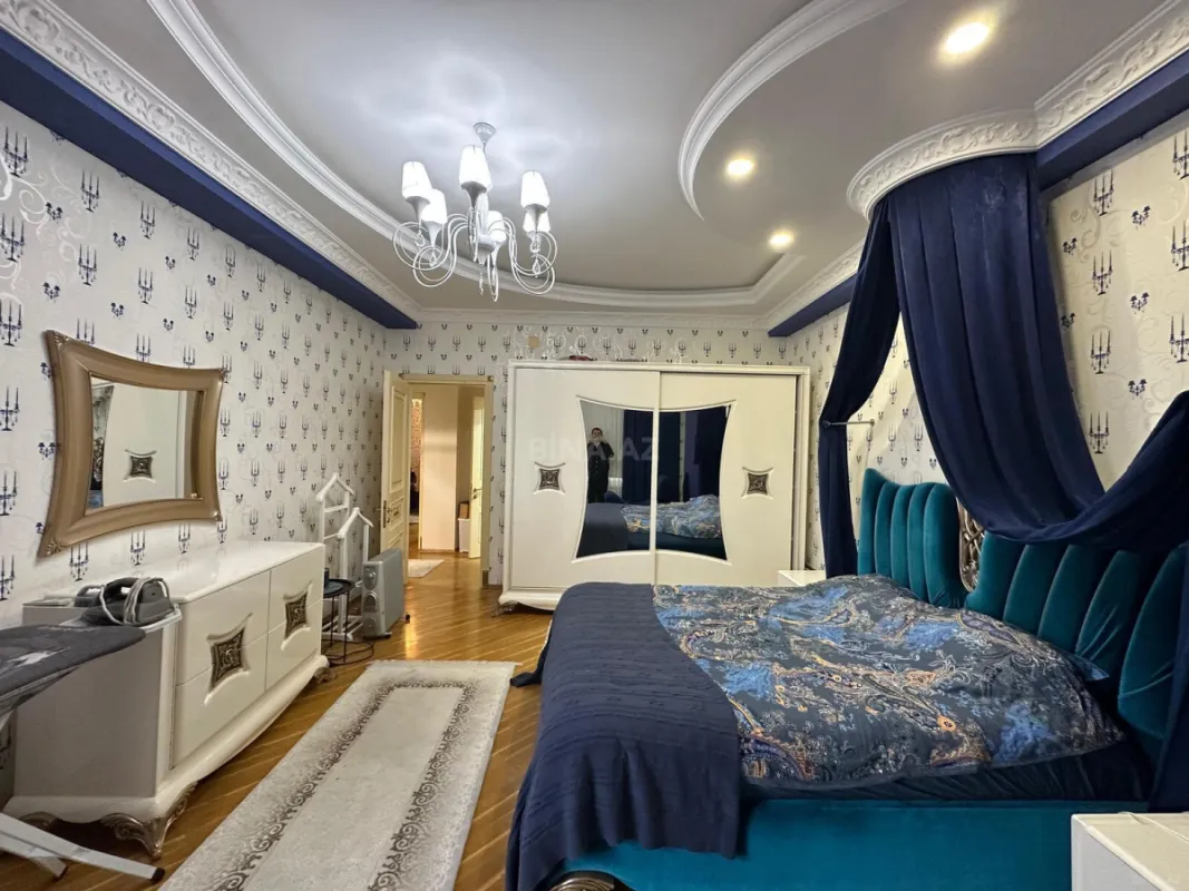 Satılır 4 otaqlı mənzil 135 m²