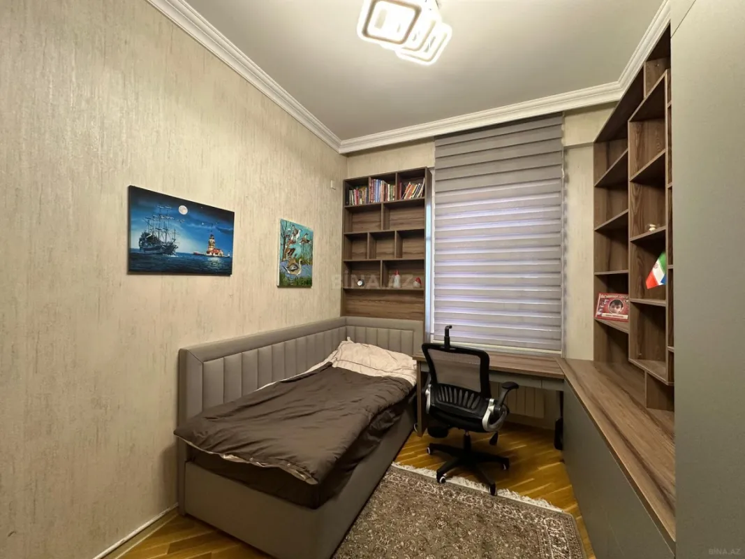 Satılır 4 otaqlı mənzil 135 m²