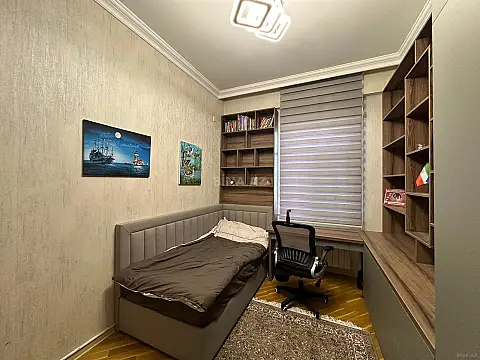 Satılır 4 otaqlı mənzil 135 m²