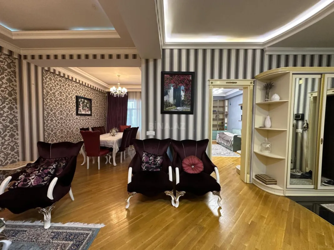 Satılır 4 otaqlı mənzil 135 m²