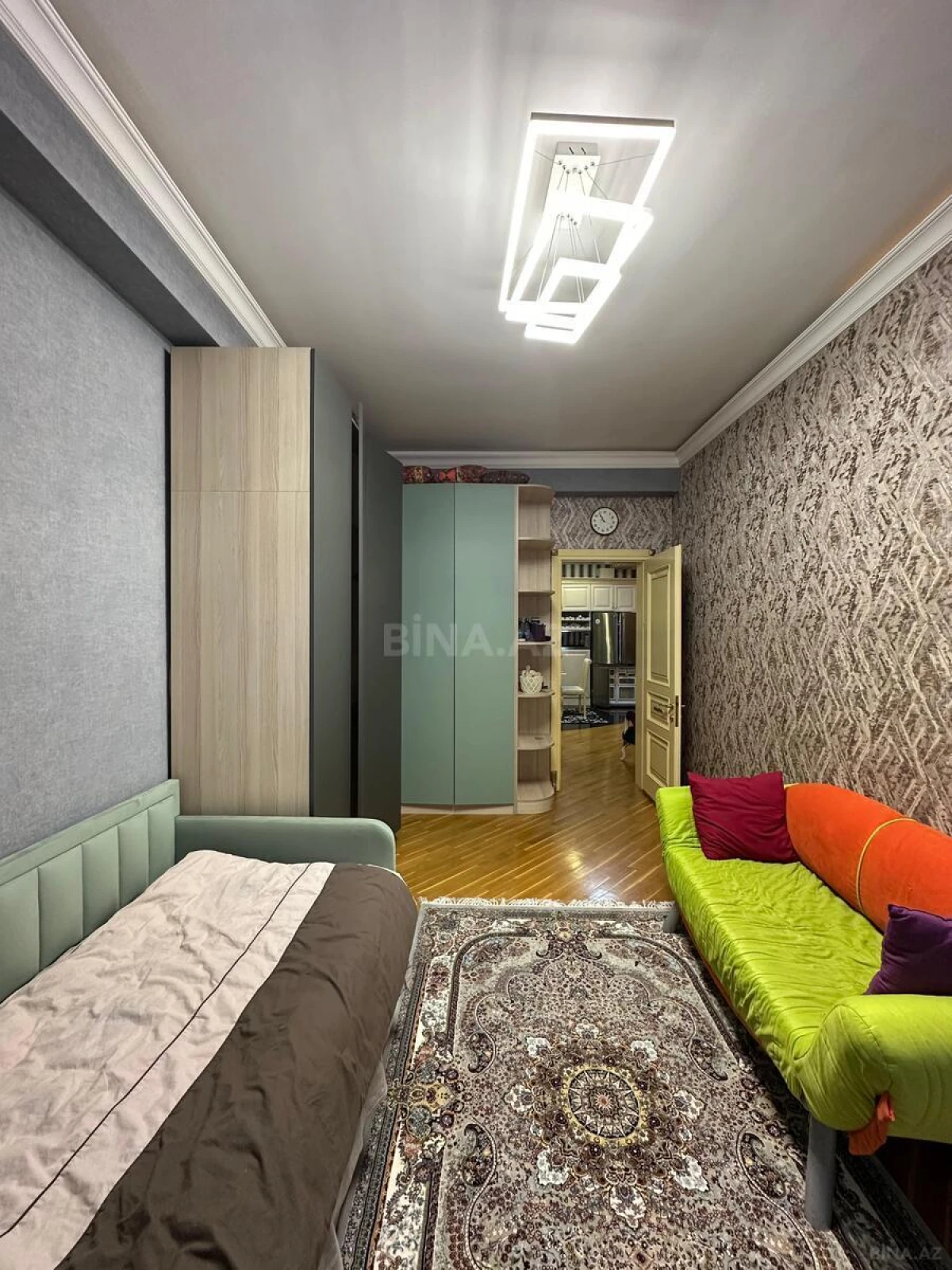 Satılır 4 otaqlı mənzil 135 m²
