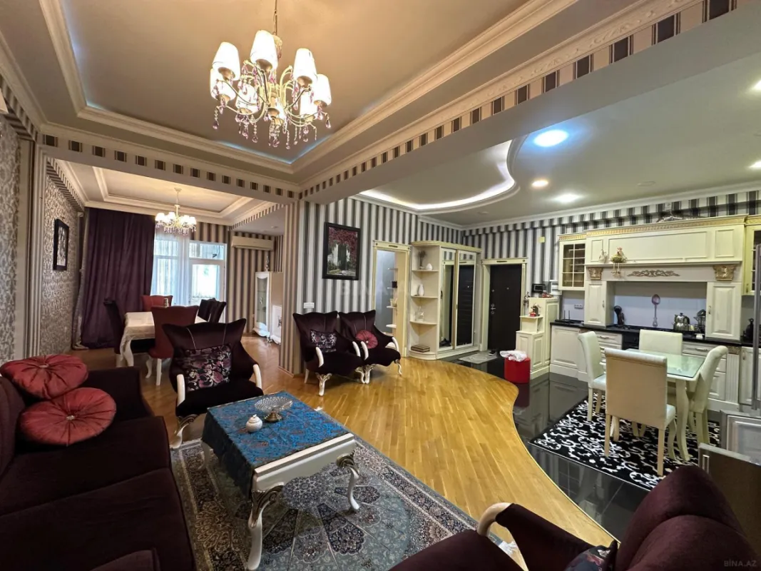 Satılır 4 otaqlı mənzil 135 m²