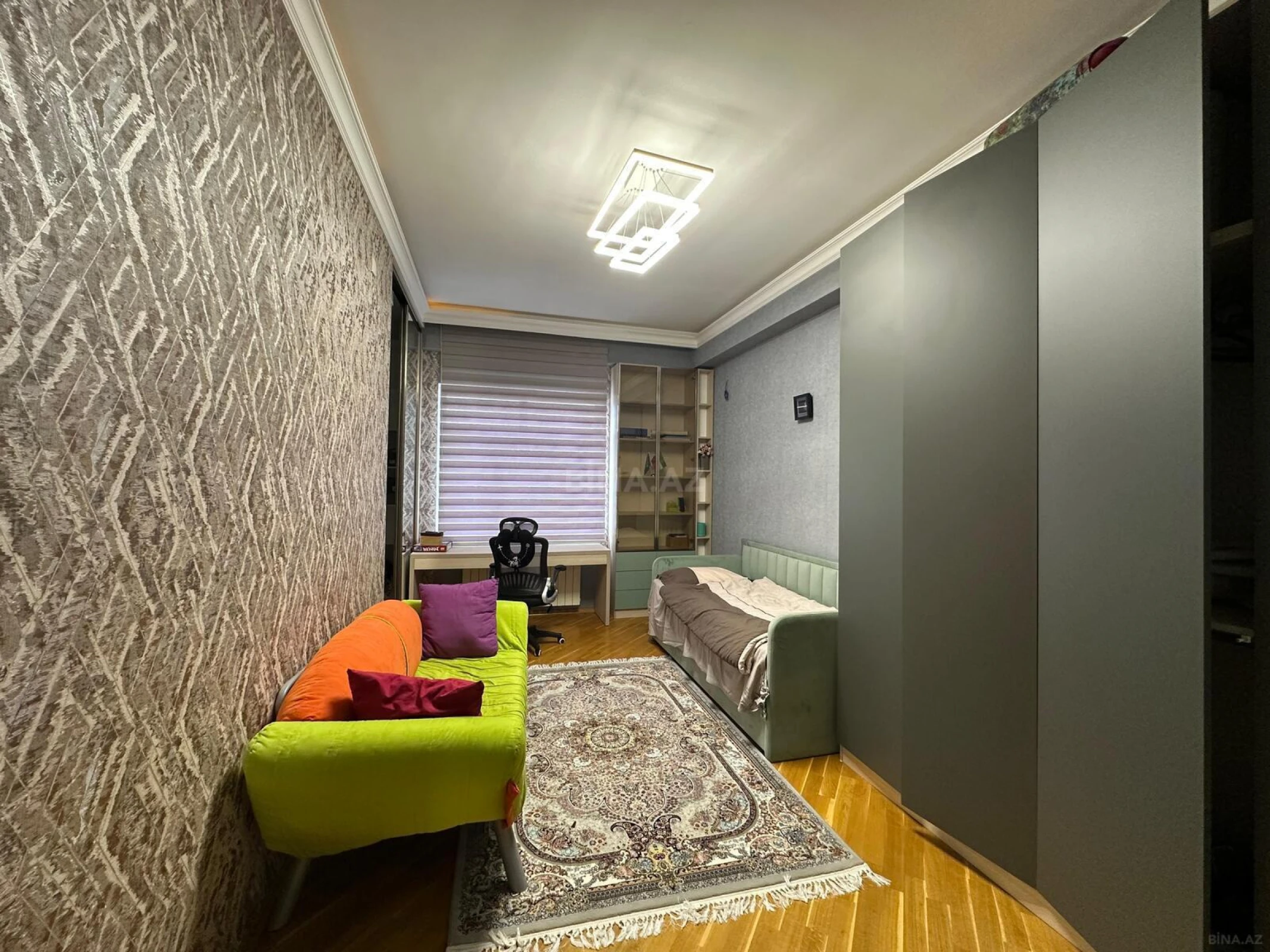 Satılır 4 otaqlı mənzil 135 m²