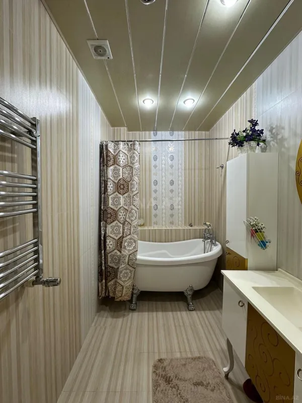 Satılır 4 otaqlı mənzil 135 m²