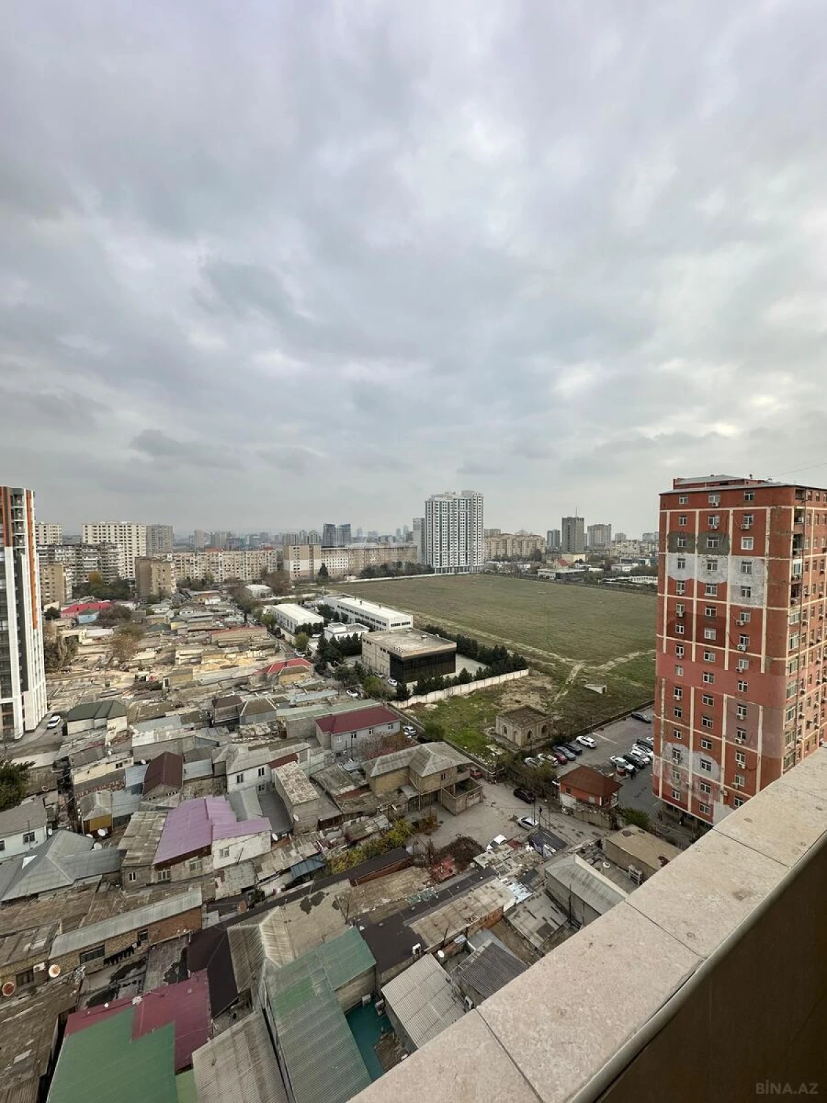 Satılır 4 otaqlı mənzil 135 m²