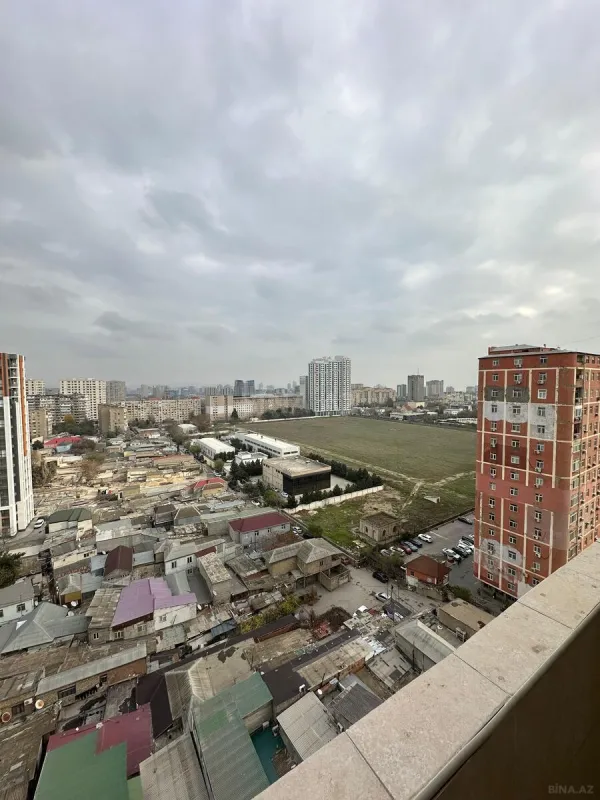 Satılır 4 otaqlı mənzil 135 m²