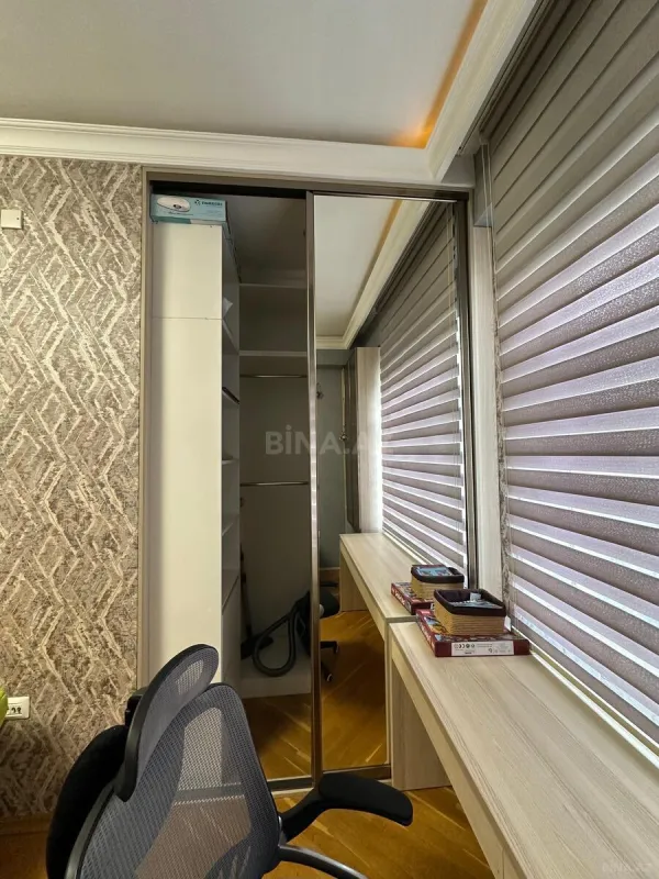 Satılır 4 otaqlı mənzil 135 m²