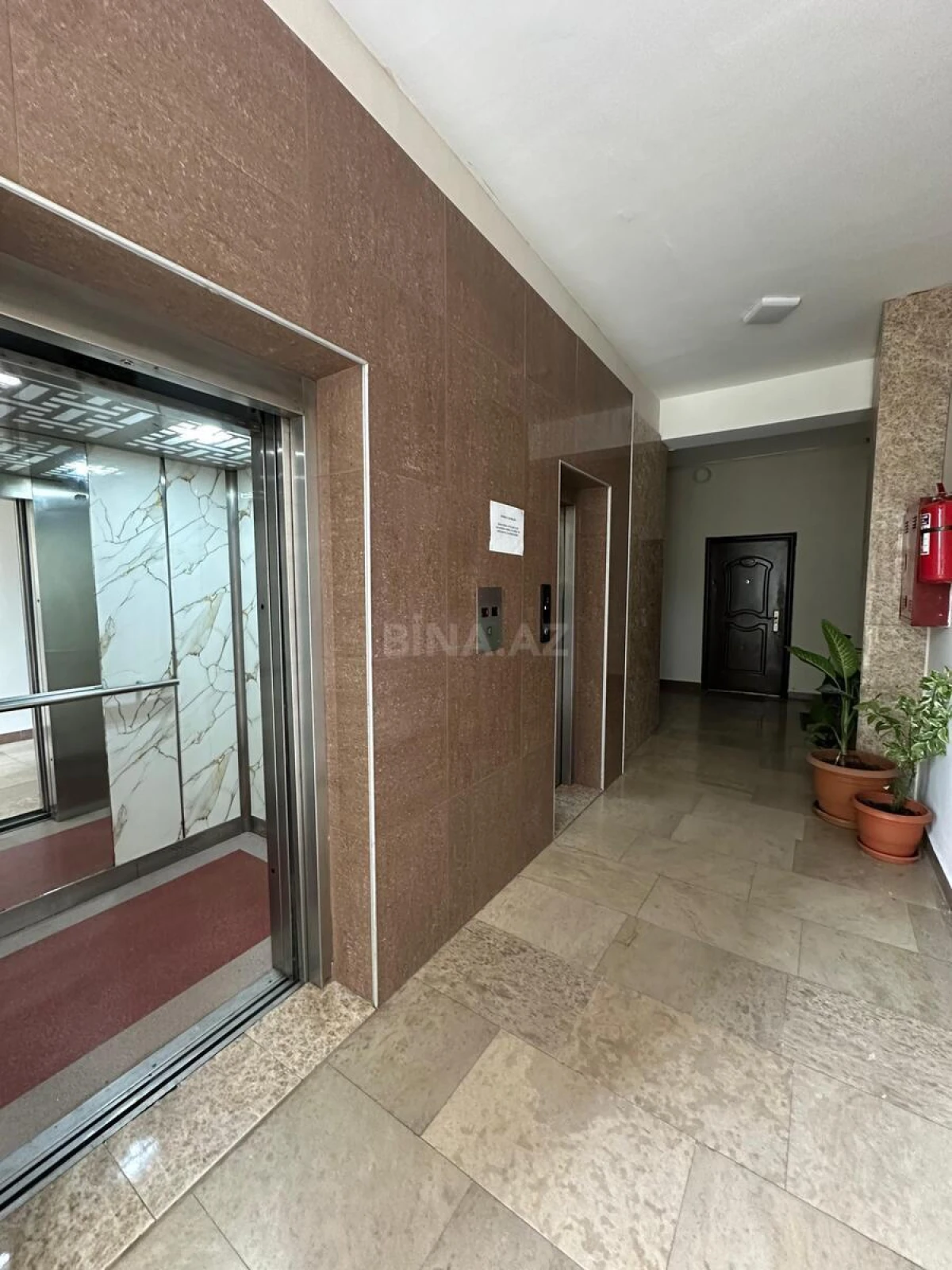 Satılır 4 otaqlı mənzil 135 m²