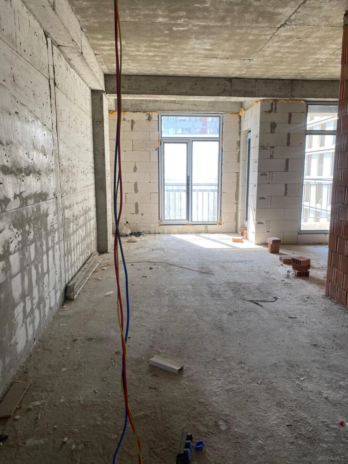 Satılır 2 otaqlı mənzil 65.8 m²