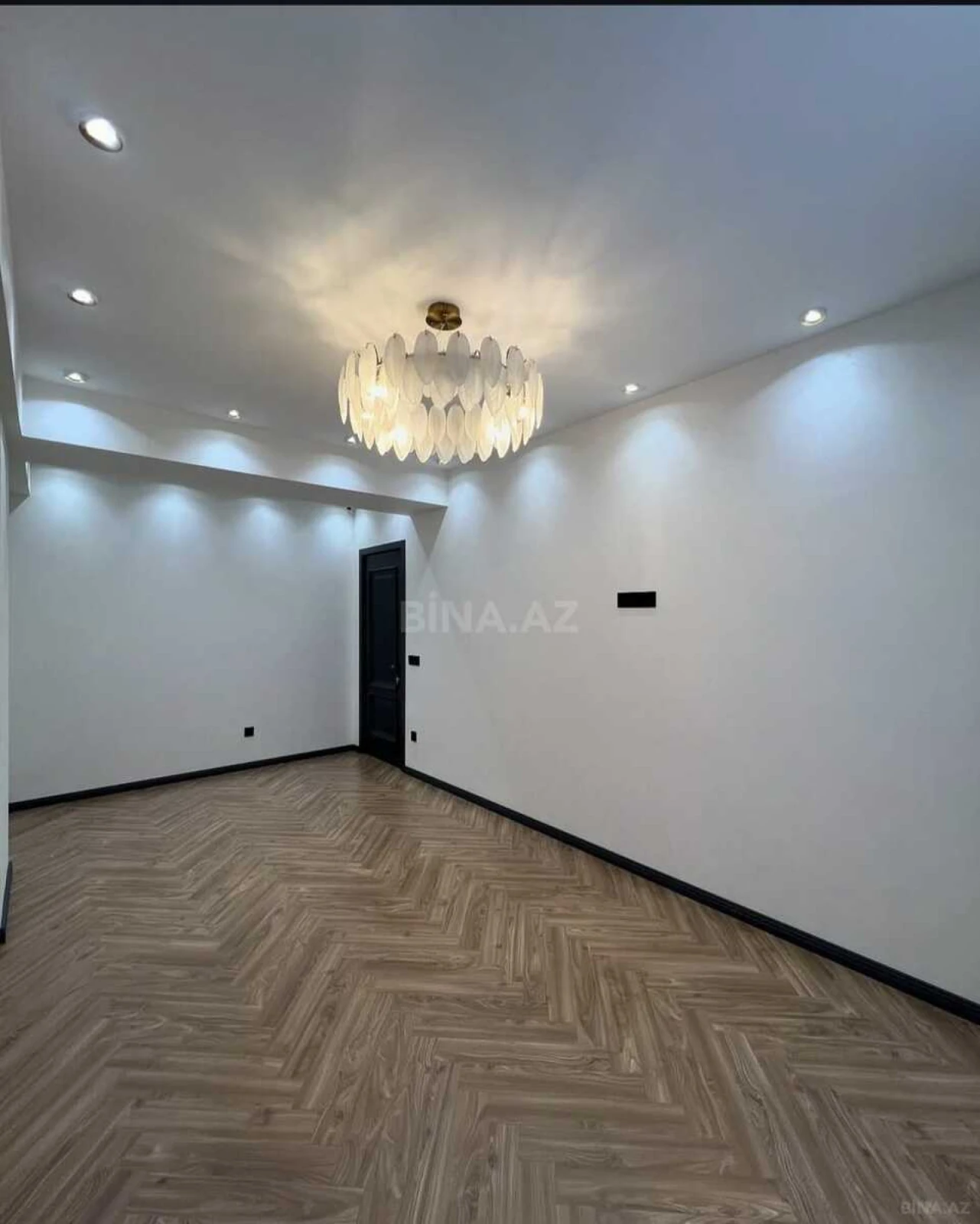 Satılır 3 otaqlı mənzil 134 m²