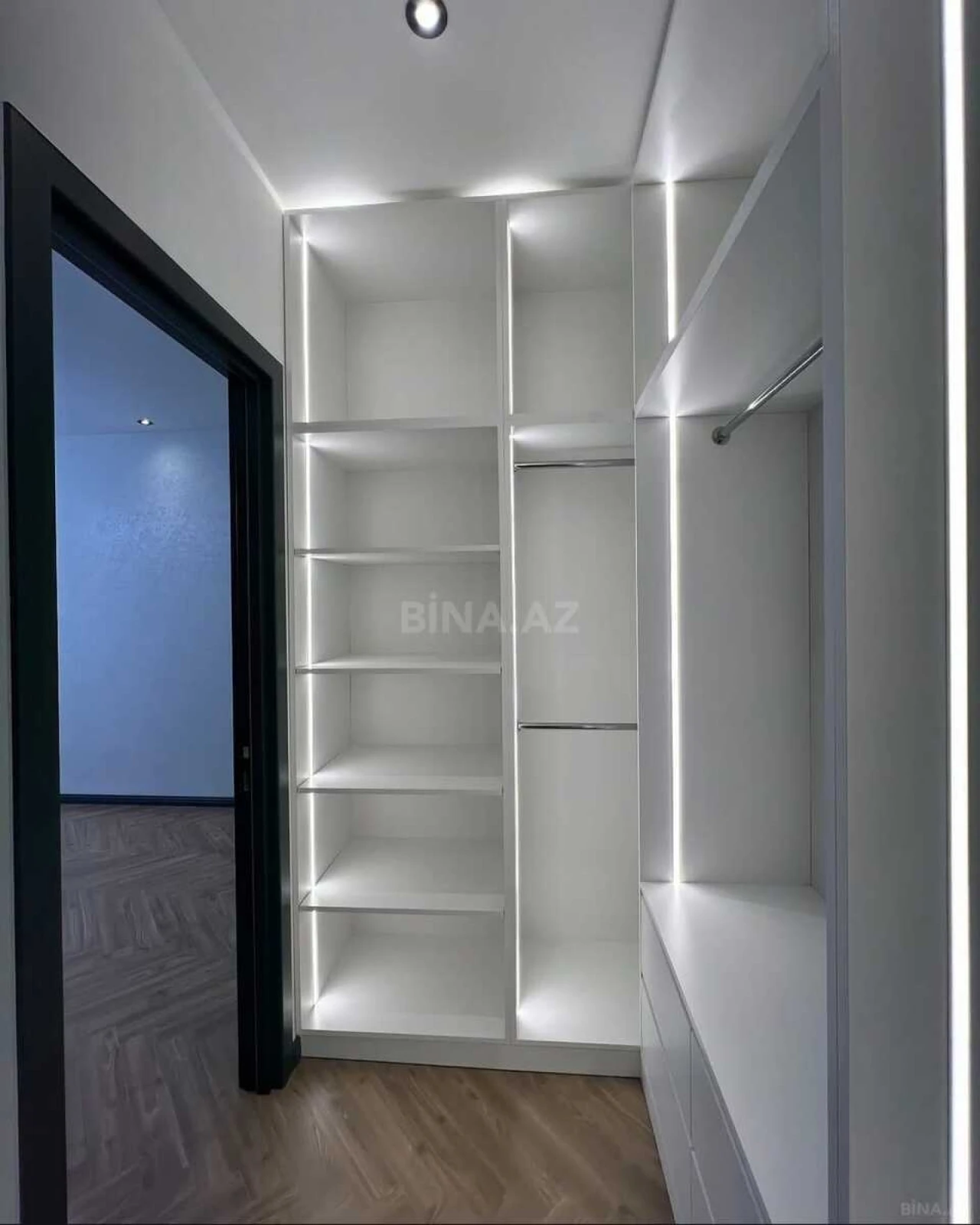 Satılır 3 otaqlı mənzil 134 m²