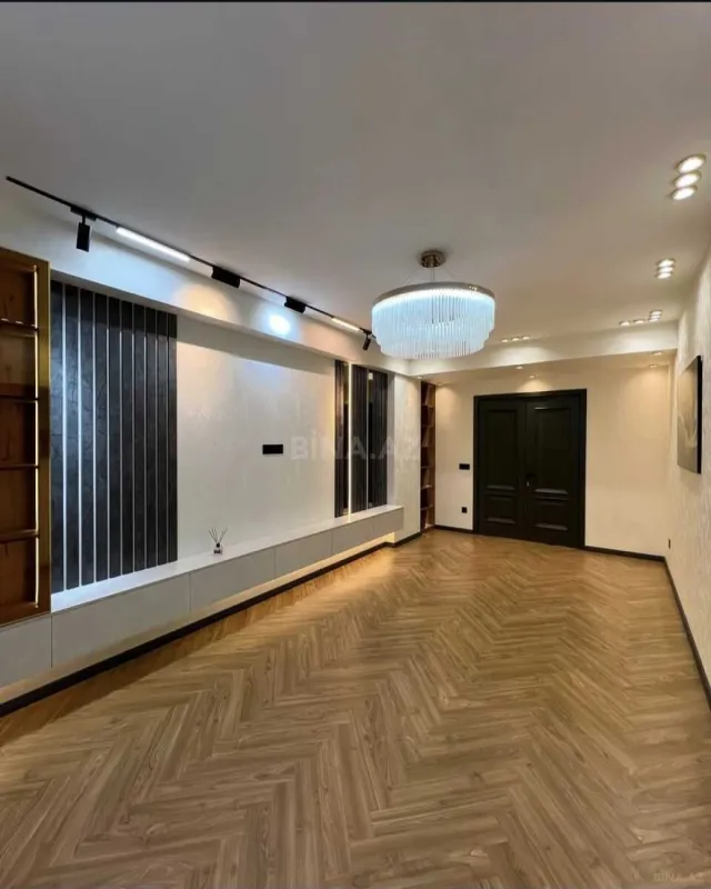 Satılır 3 otaqlı mənzil 134 m²
