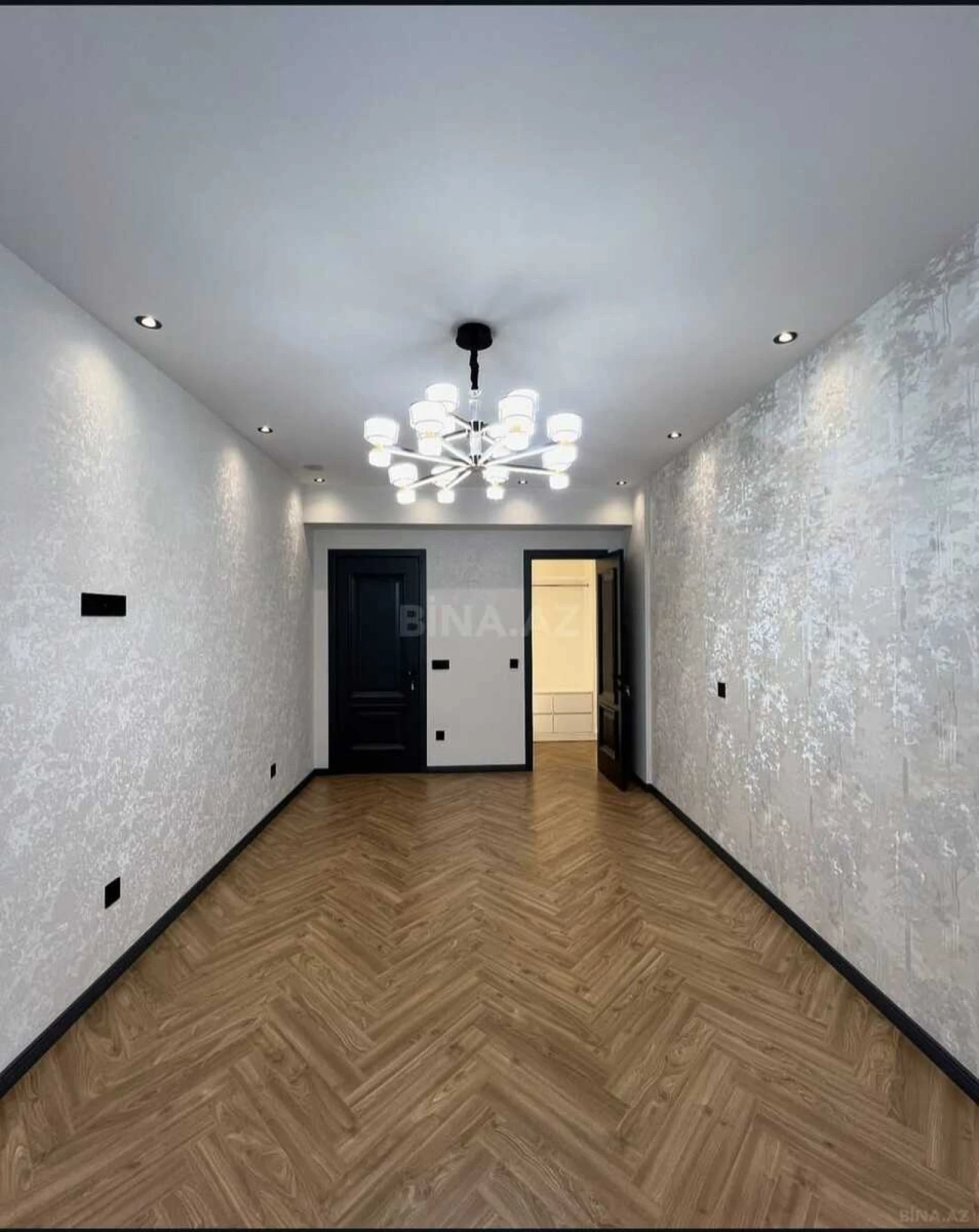 Satılır 3 otaqlı mənzil 134 m²