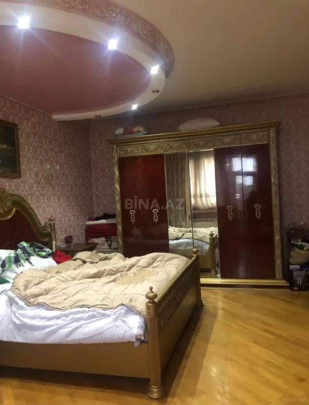 Satılır 4 otaqlı mənzil 180 m²