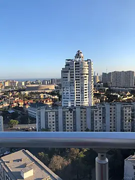 Satılır 4 otaqlı mənzil 180 m²