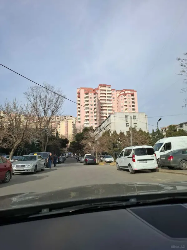 Satılır 4 otaqlı mənzil 180 m²