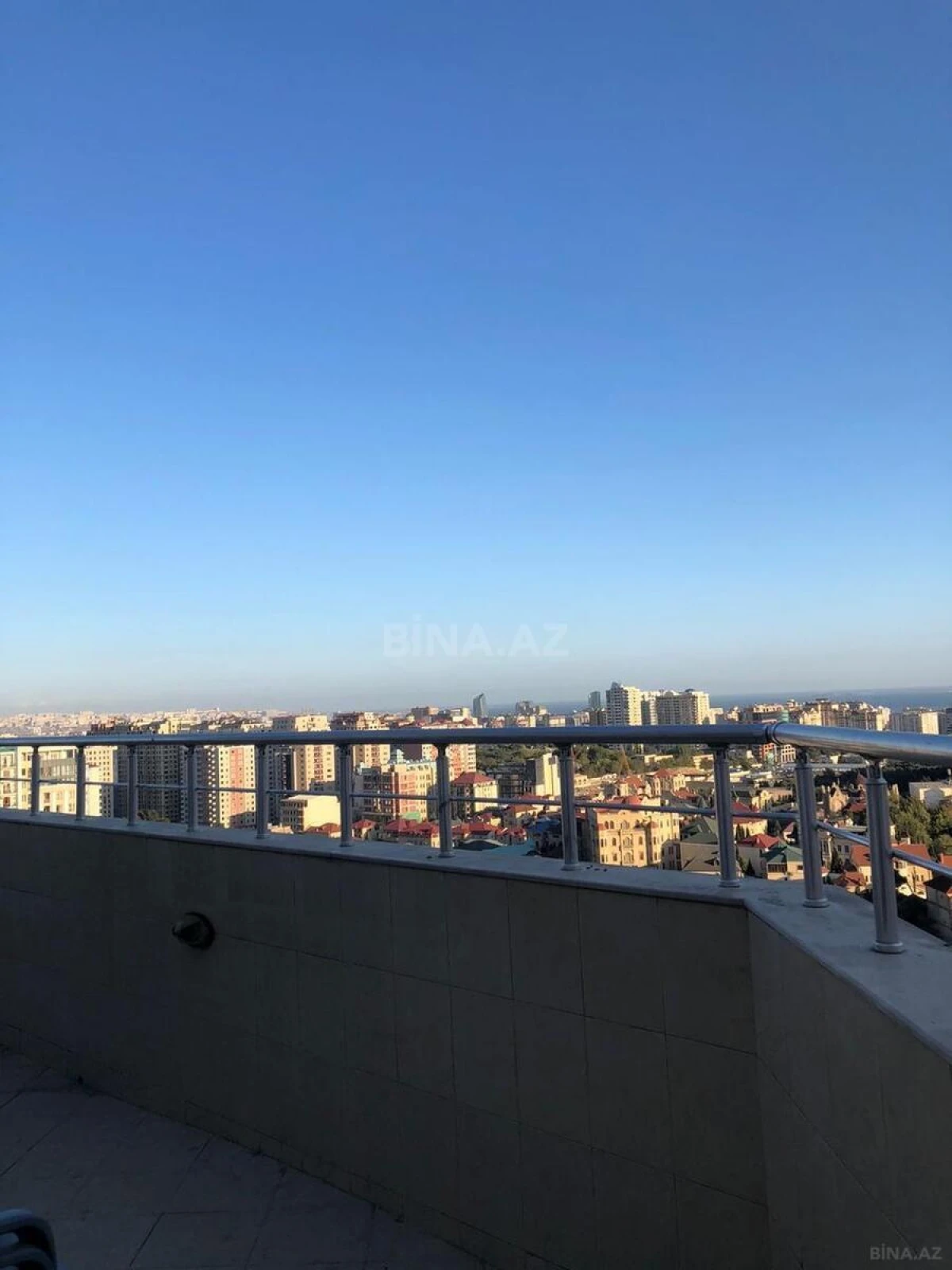 Satılır 4 otaqlı mənzil 180 m²