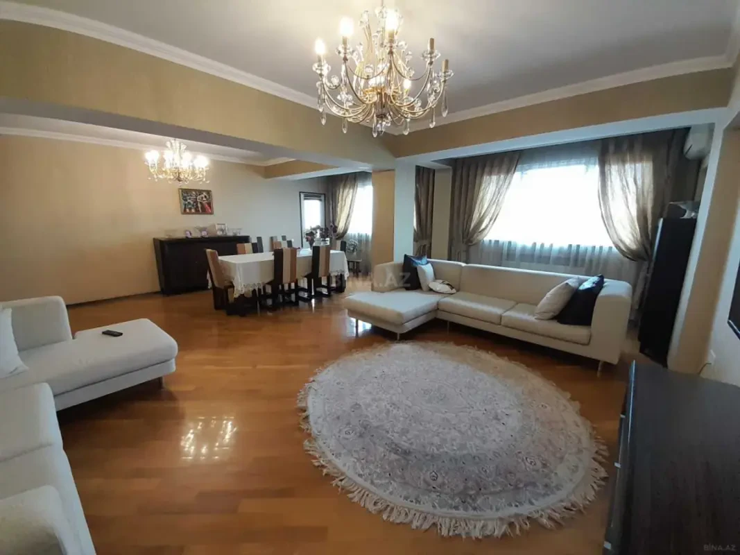 Satılır 5 otaqlı mənzil 220 m²