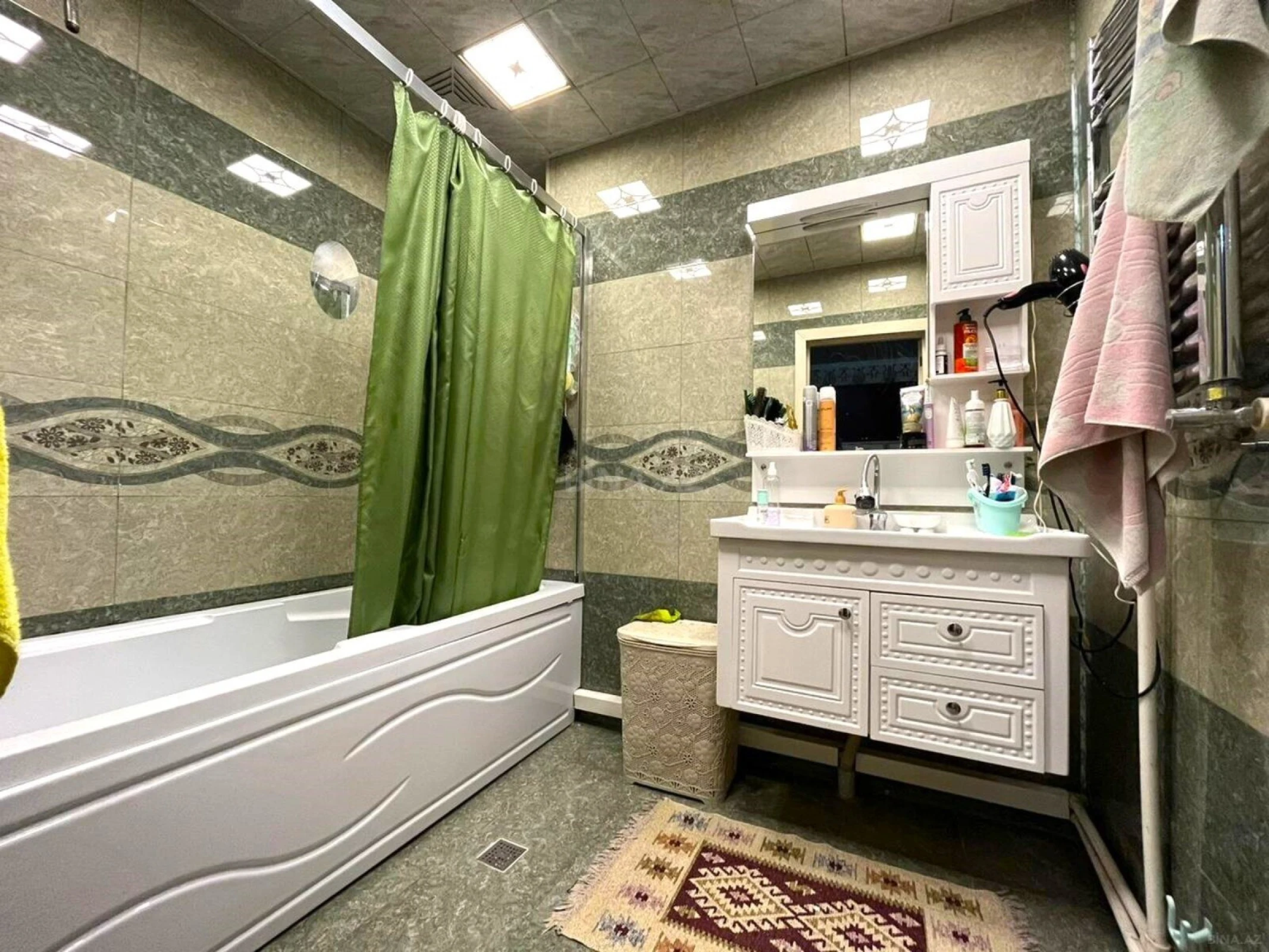 Satılır 3 otaqlı mənzil 150 m²