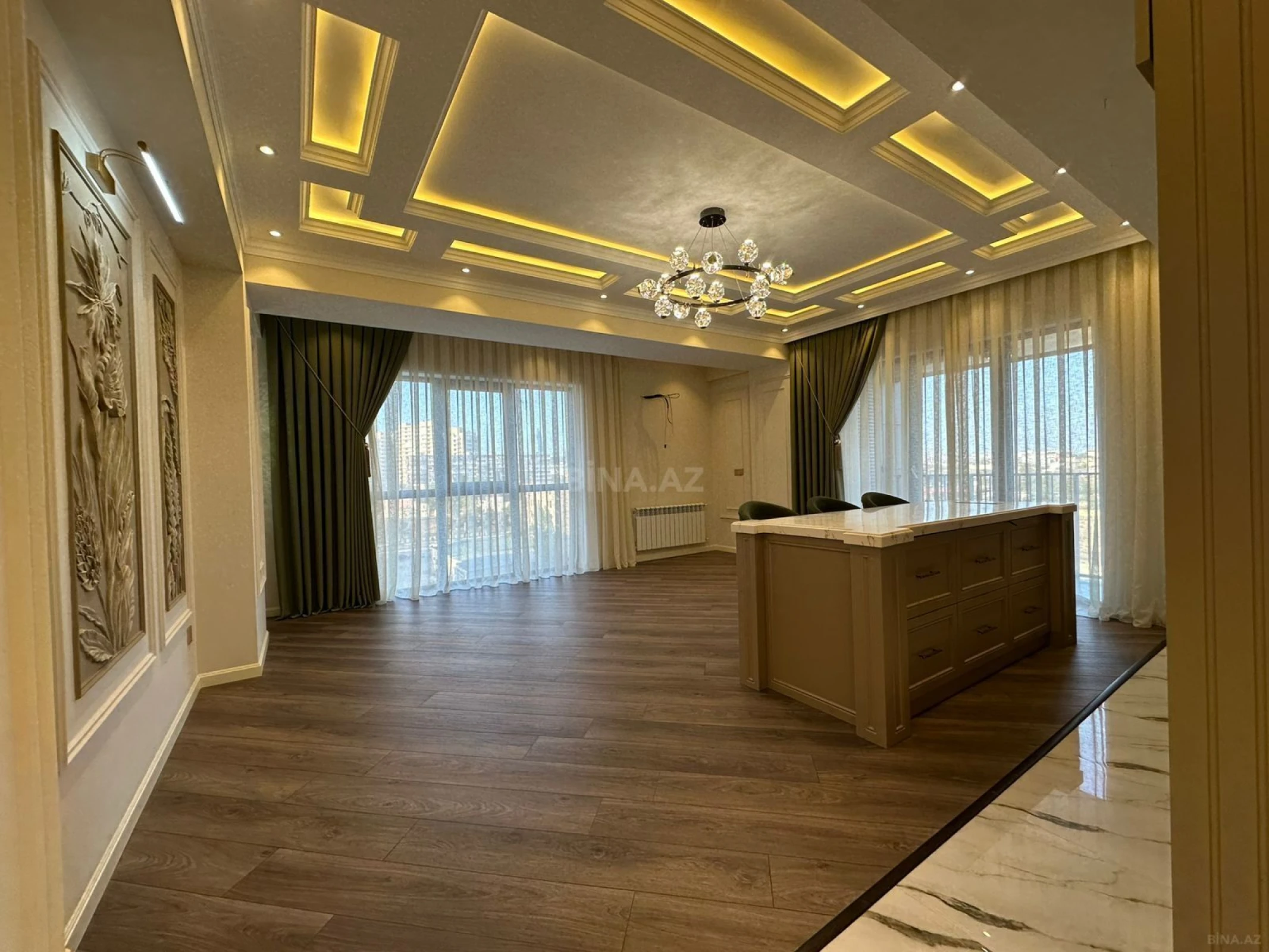 Satılır 4 otaqlı mənzil 132 m²