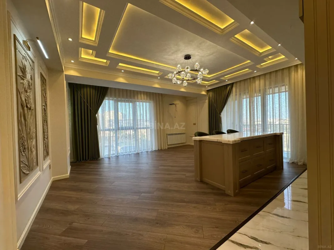 Satılır 4 otaqlı mənzil 132 m²