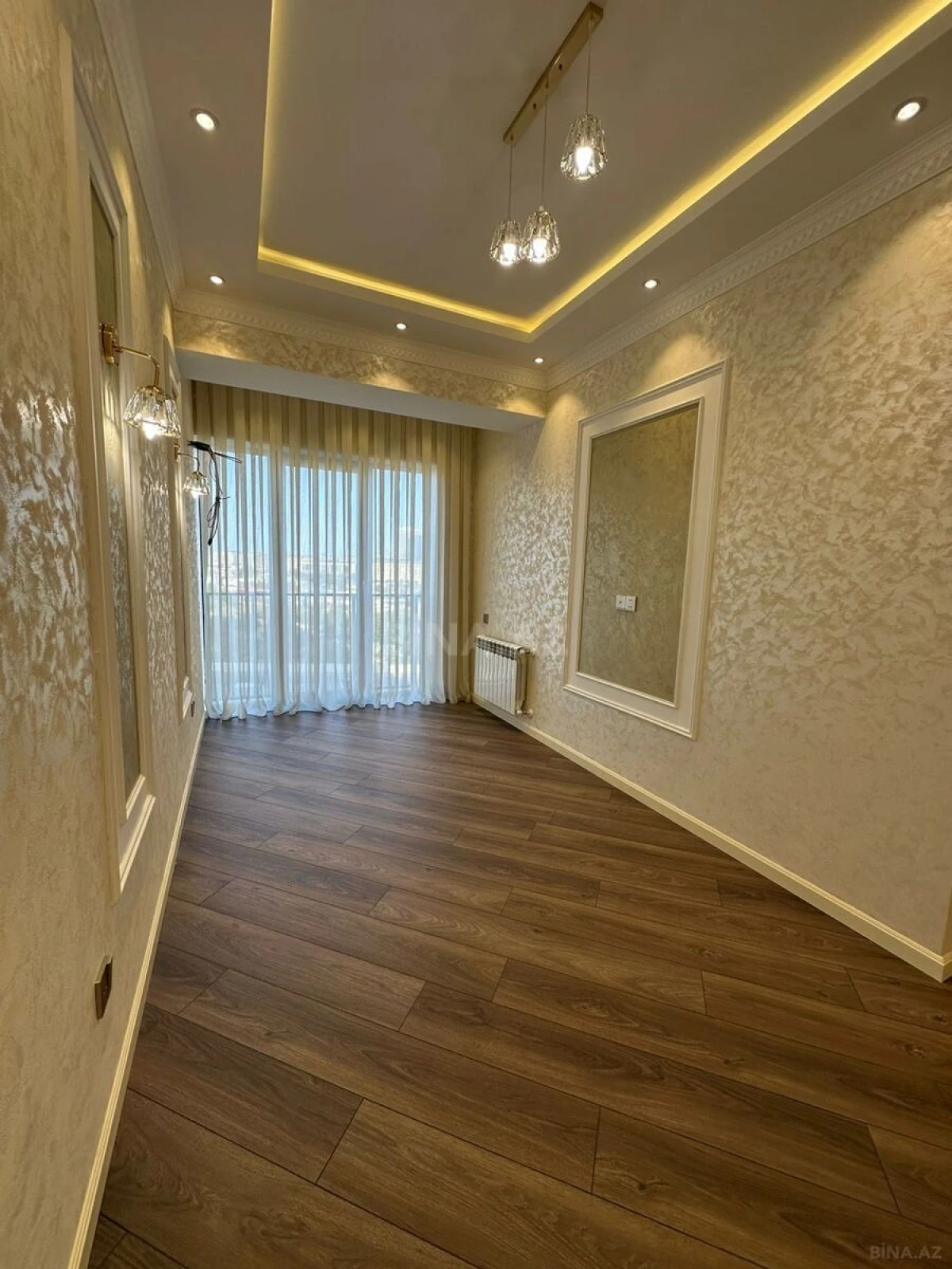 Satılır 4 otaqlı mənzil 132 m²