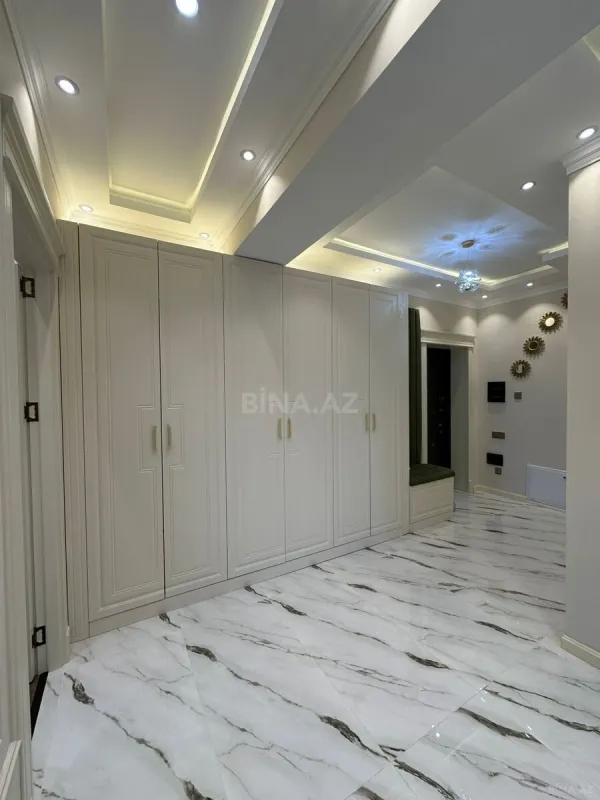 Satılır 4 otaqlı mənzil 132 m²