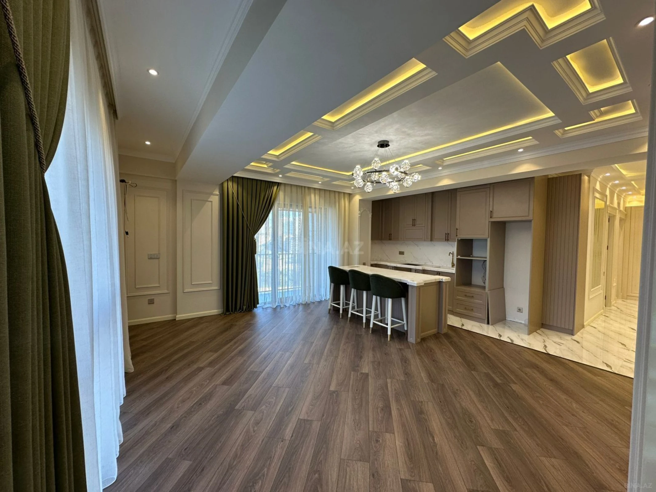 Satılır 4 otaqlı mənzil 132 m²