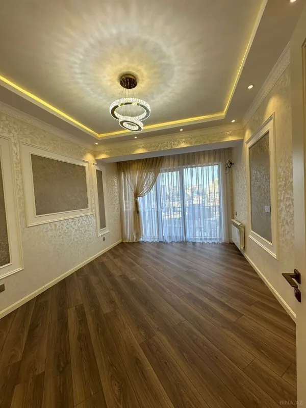 Satılır 4 otaqlı mənzil 132 m²