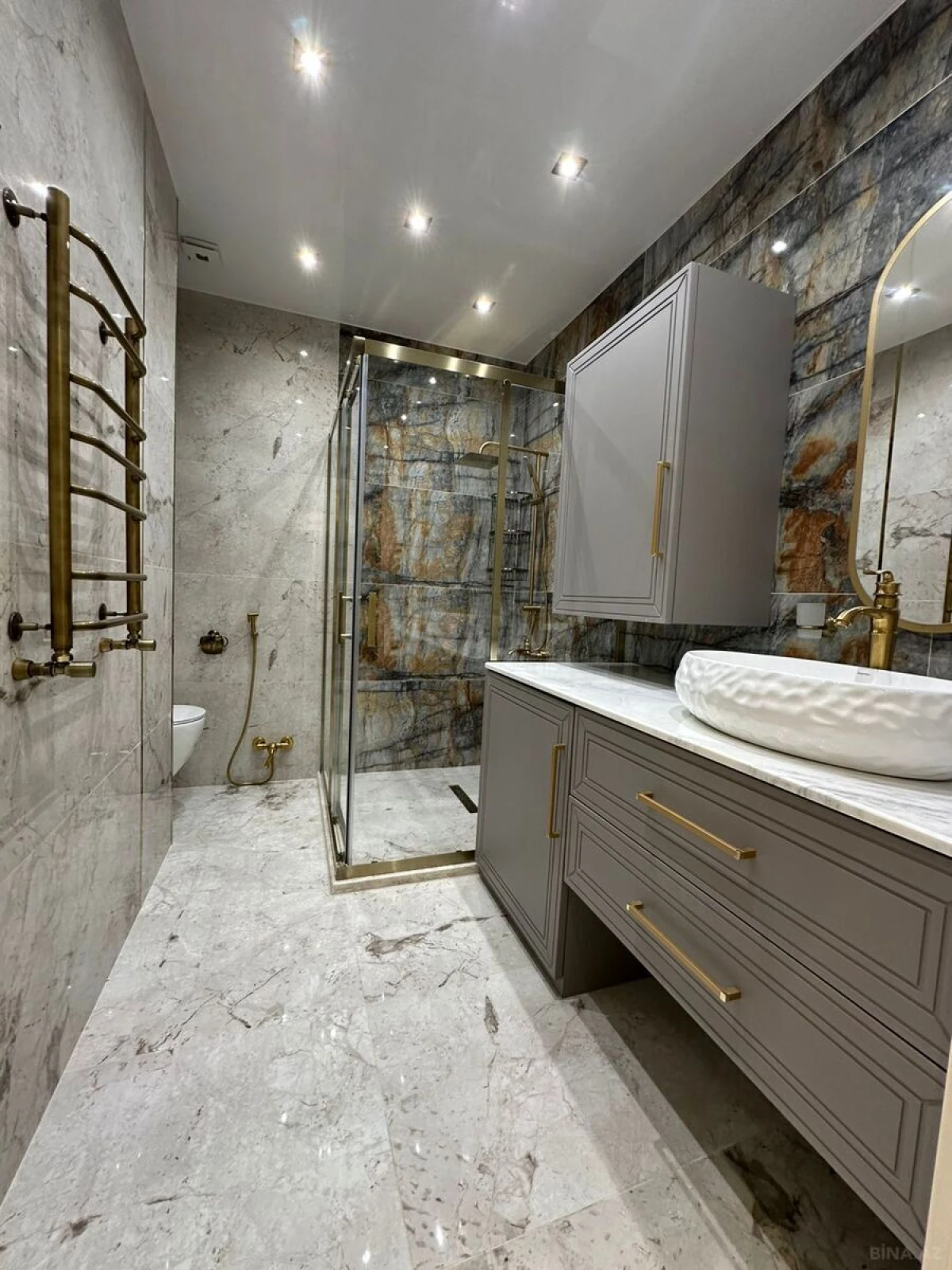 Satılır 4 otaqlı mənzil 132 m²