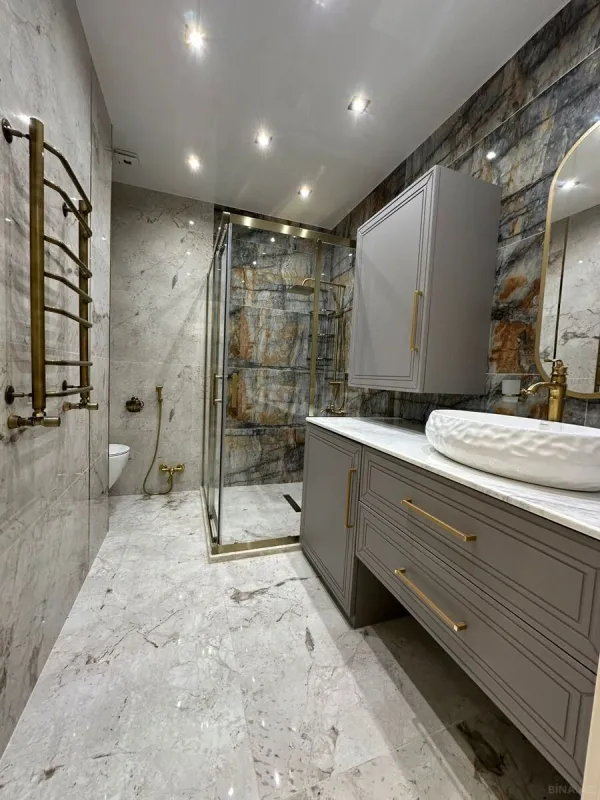 Satılır 4 otaqlı mənzil 132 m²