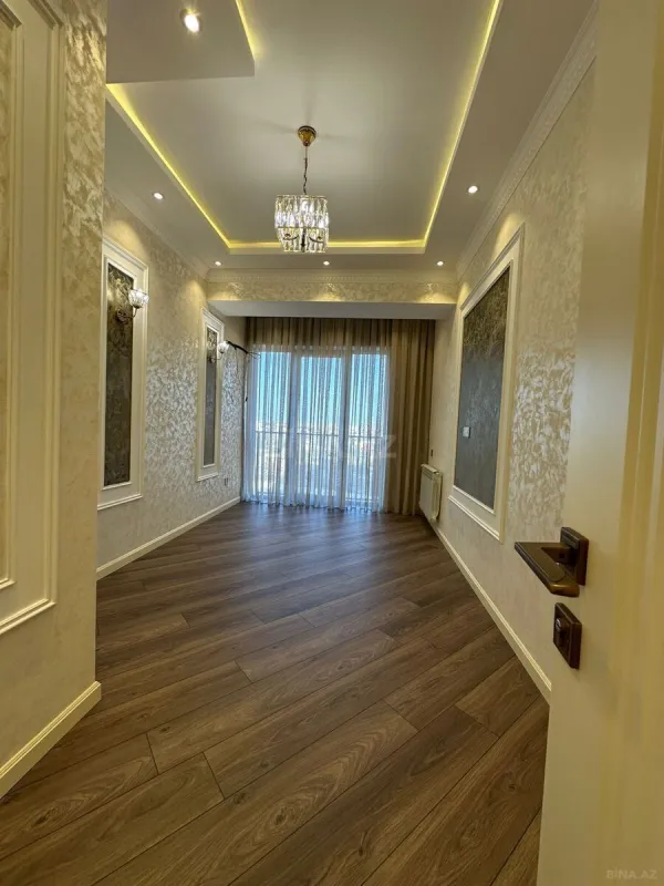 Satılır 4 otaqlı mənzil 132 m²